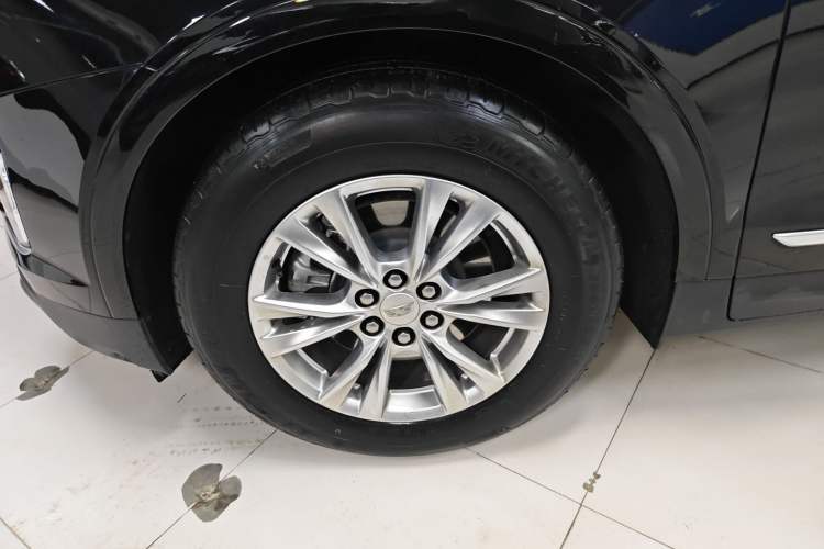 Used Cadillac XT5 2022 2.0T Two-Wheel Drive Luxury Version Left Front Wheel Hub