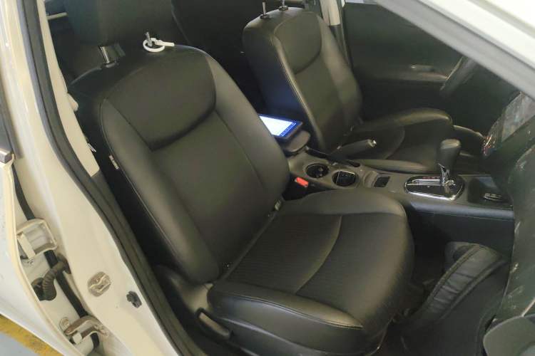 Used Nissan Tiida 2014 1.6L CVT Smart Model Right Front Seat