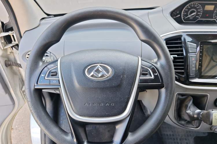 Used SAIC MAXUS Xintu V80 2018 2.5T 6-Speed Manual Aoyuntong Short Wheelbase Mid-Height 5-6 Seater