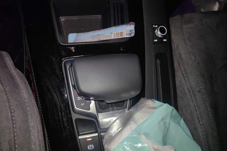 Used Audi Q5L Sportback 2022 40 TFSI Luxury Model Gear Lever