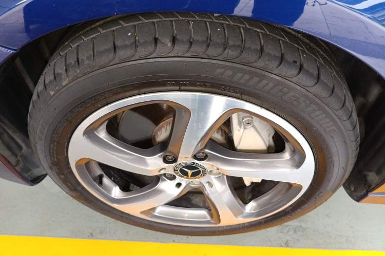 Used Mercedes-Benz E-Class 2018 E 300 L Sporty and Stylish Model