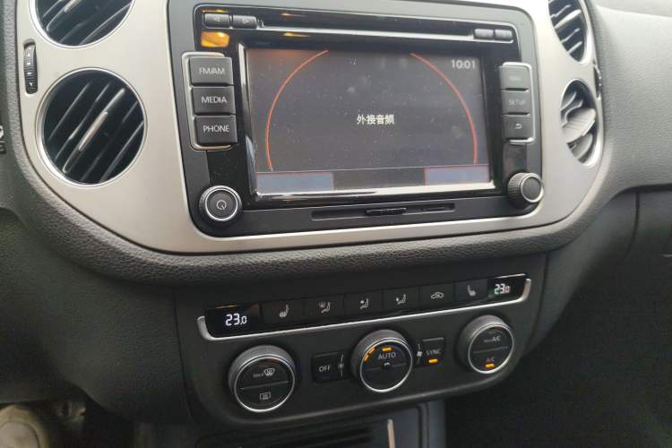 Used Volkswagen Tiguan 2015 1.8TSI Automatic All-Wheel-Drive Luxury Model Audio And AC Panel