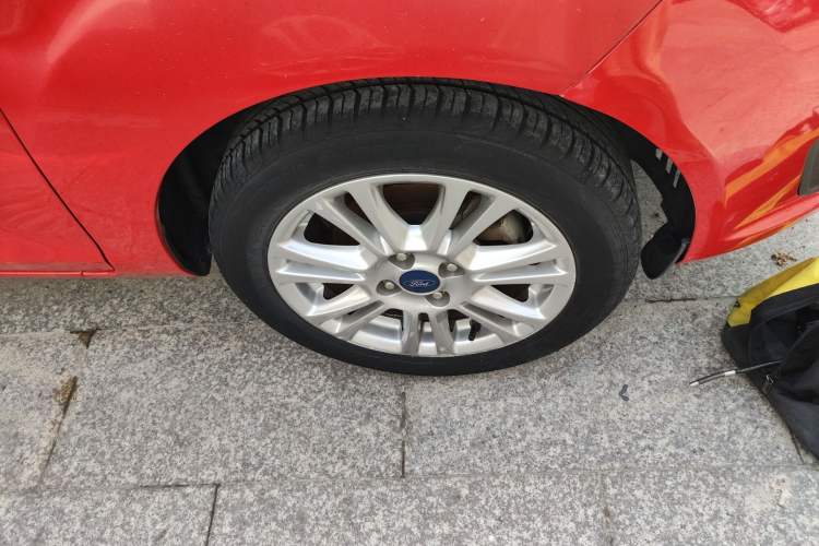 Used Ford Fiesta 2013 Sedan 1.5L Automatic Fashion Edition Right Front Wheel Hub