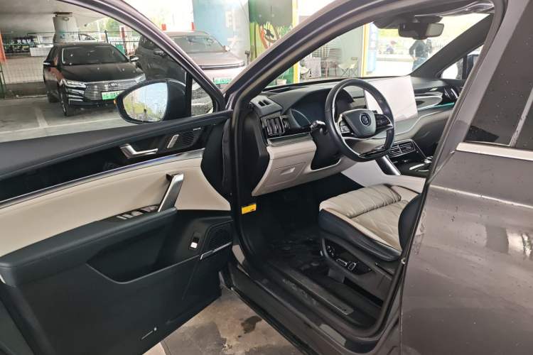 Used BYD Tang New Energy 2022 EV 730KM Luxury Model
