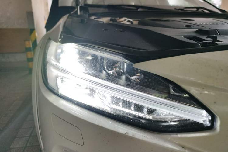 Used Volvo V90 2017 Cross Country T5 AWD Prestige Edition Right Front Headlight