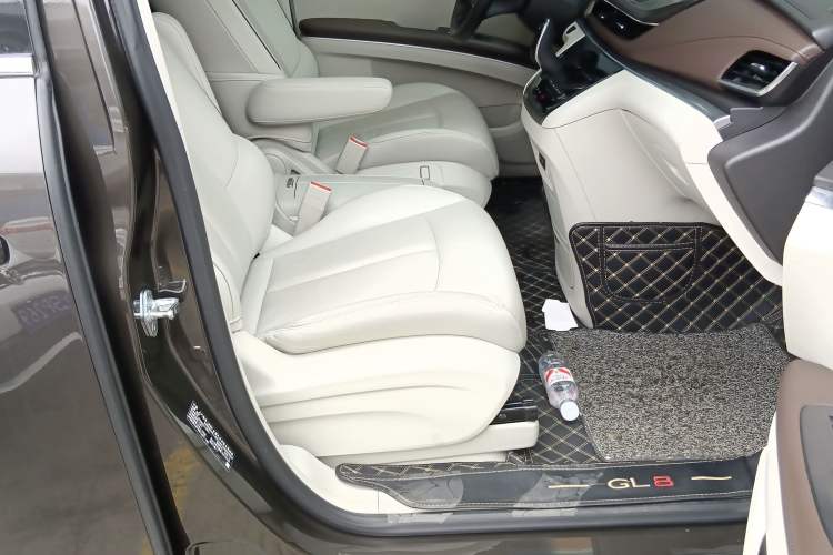 Used Buick GL8 2021 Land Cruiser Executive Class 652T Luxury Model