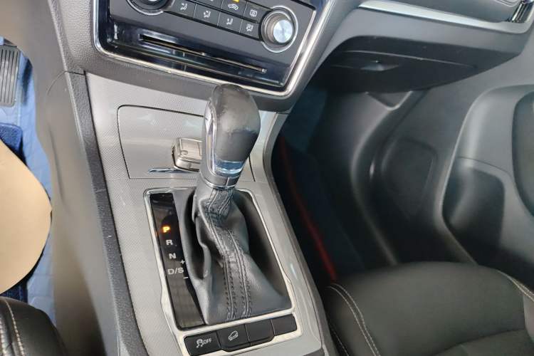 Used Roewe RX5 2018 20T Two-Wheel Drive Automatic Flagship Edition Gear Lever