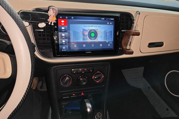 Used Volkswagen Beetle 2014 1.2TSI Comfort Model Audio And AC Panel