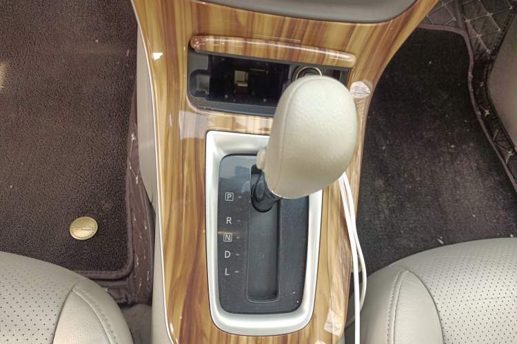 Used Nissan Sylphy 2014 1.6XV CVT Deluxe Edition Gear Lever