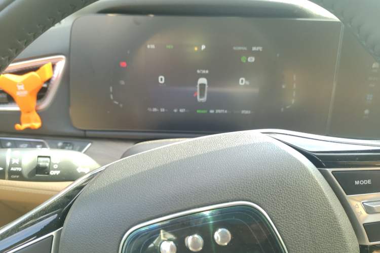 Used Landian E5 2024 Honor Edition 100KM Premium Model 7 Seats Odometer Close Up