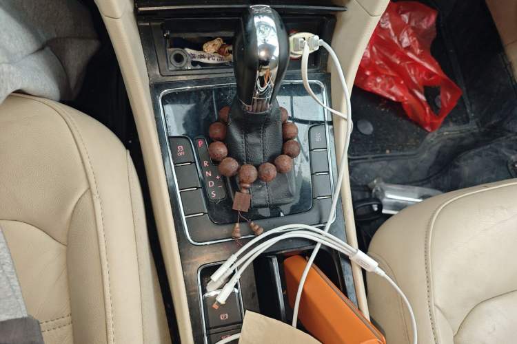 Used Volkswagen Passat 2014 1.8TSI Automatic Prestige Edition Gear Lever