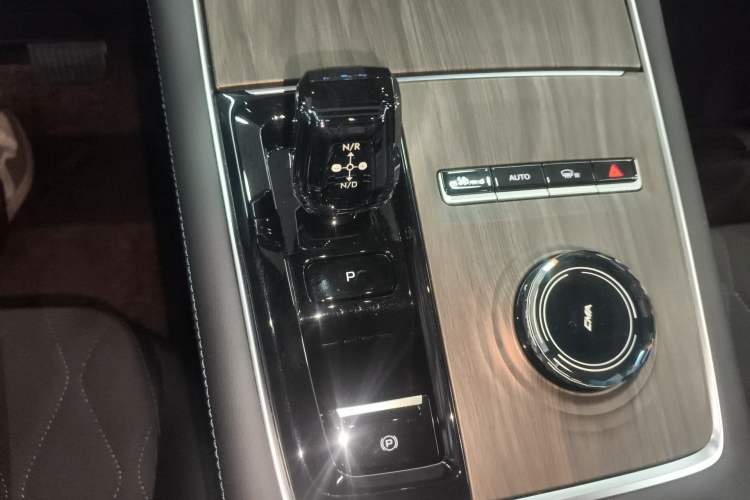 Used Geely Auto Monjaro L 2025 Dongfang Yao 2.0TD Automatic All-Wheel-Drive Wangyue Edition Gear Lever