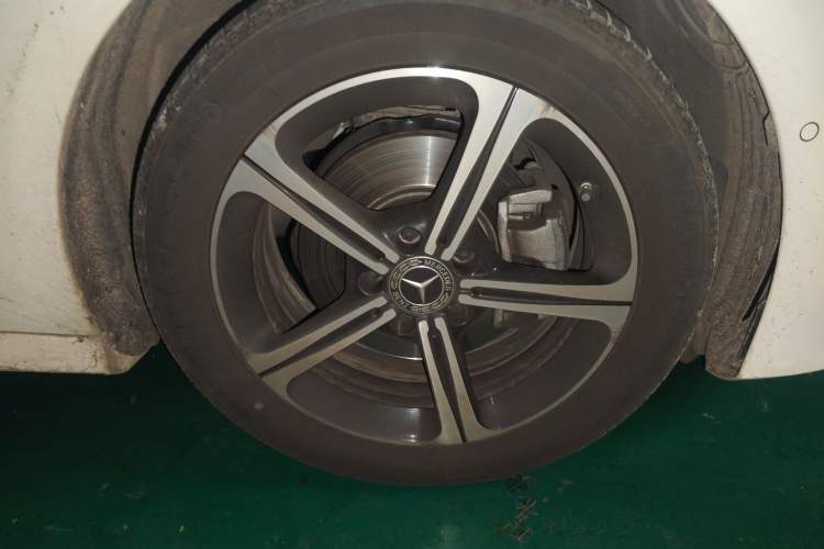 Used Mercedes-Benz A-Class 2024 Updated A 200 L Fashion Version Right Front Wheel Hub