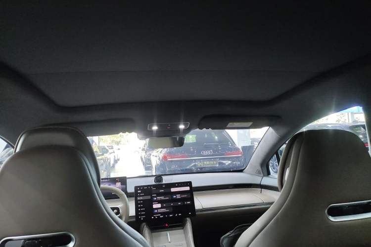 Used Hima Luxeed R7 2025 Range-Extended Version 251 km Max Headliner