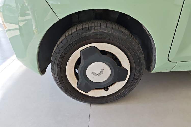 Used Wuling Hongguang MINIEV 2021 Macaron Fashion Edition Lithium-Ion Battery Left Front Wheel Hub