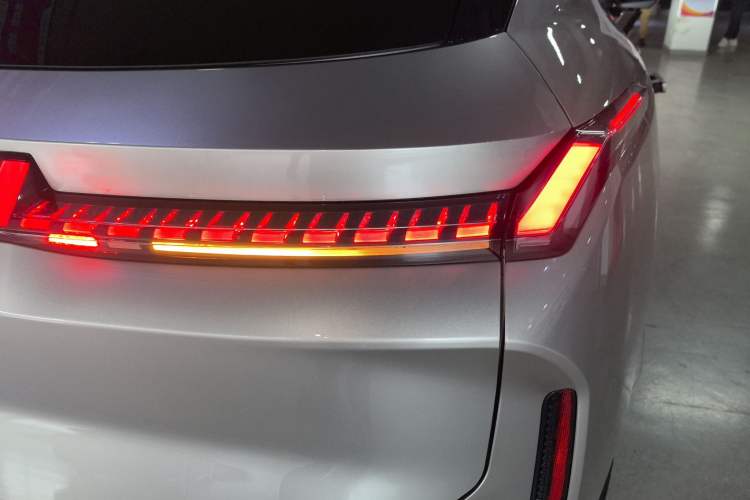 Used Lynk & Co 08 EM-P 2025 120km Long-Range Halo Right Rear Taillight