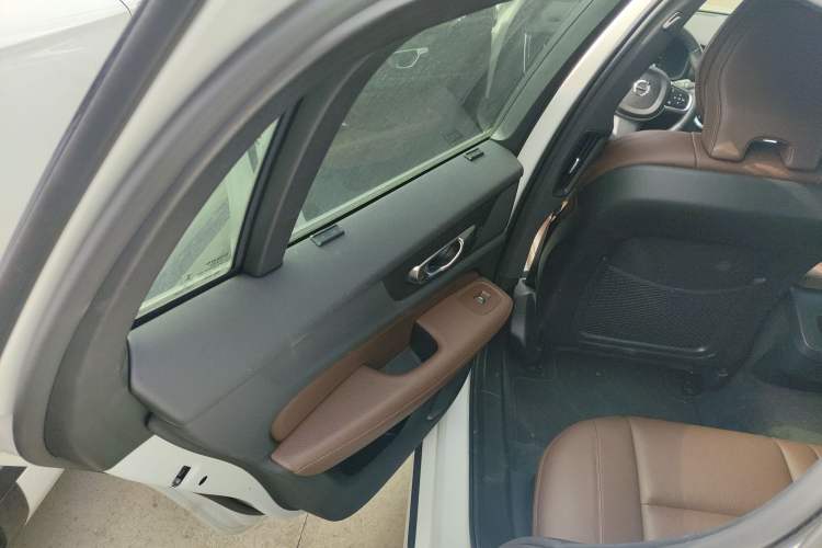 Used Volvo V60 2021 B4 Zhiyi Luxury Edition Left Rear Door Interior