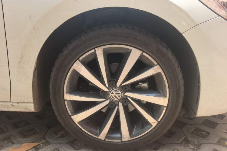 Used Volkswagen Bora 2020 1.5L Automatic Elite Version Right Front Wheel Hub