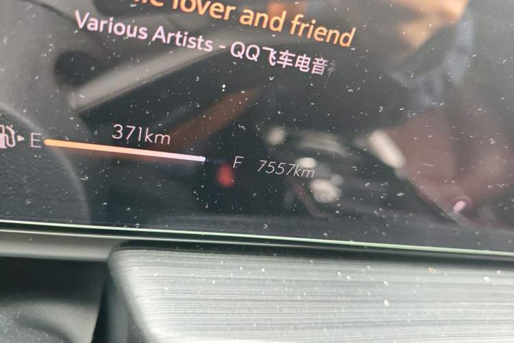 Used Buick LaCrosse 2025 28T Platinum Edition Odometer Close Up