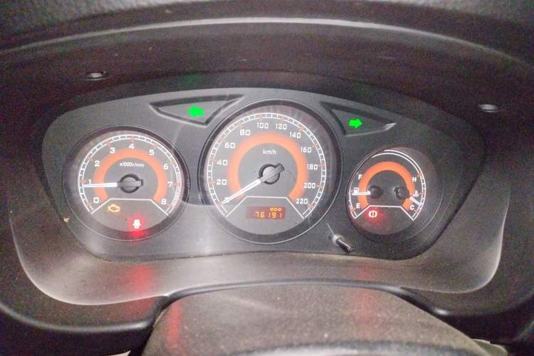 Used Soueast V3 Lingyue 2012 Revised Version 1.5L Manual Luxury Edition
