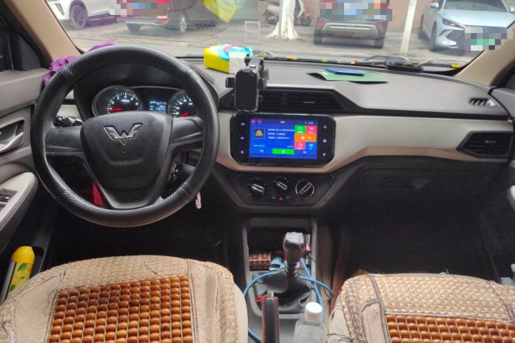 Used Wuling Hongguang 2021 1.5L S Comfort Edition LAR Center Console
