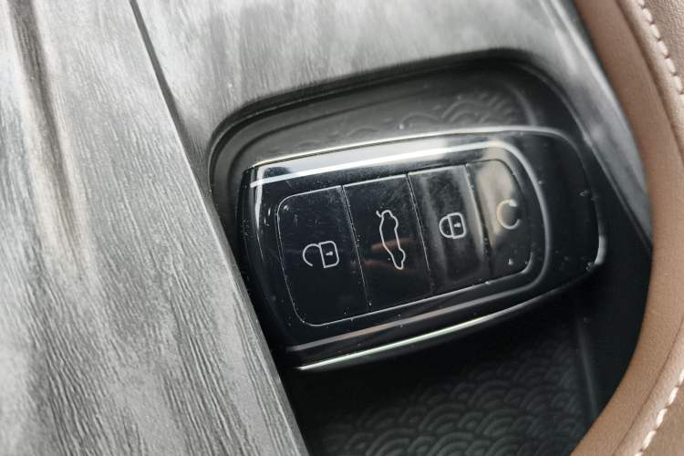 Used Chery Arrizo 8 2024 High-Performance Edition 2.0T DCT Powerfully Tuned Vehicle Key