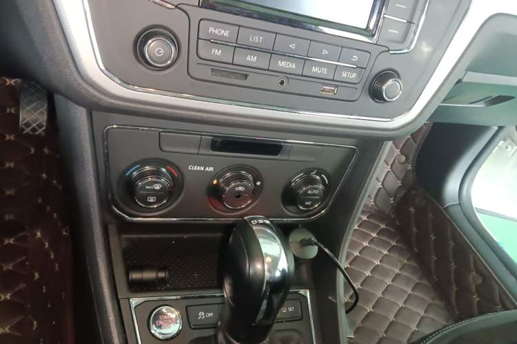 Used Volkswagen Gran Lavida 2017 180TSI DSG Comfort Edition Audio And AC Panel