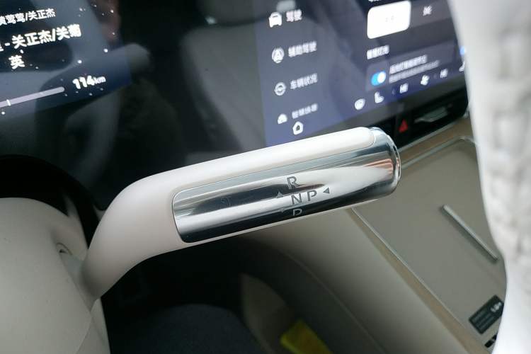 Used Hima AITO M8 2025 Extended-Range Ultra Version 53.4 kWh 6-Seater Edition
