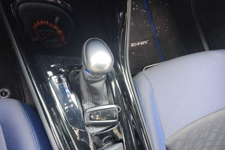 Used Toyota C-HR 2018 2.0L Leading with Sunroof China V Standard Gear Lever