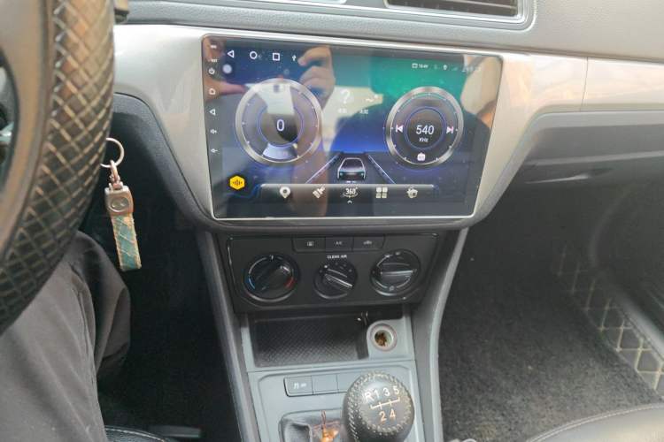 Used Volkswagen Lavida 2015 1.6L Manual Fashion Edition Audio And AC Panel