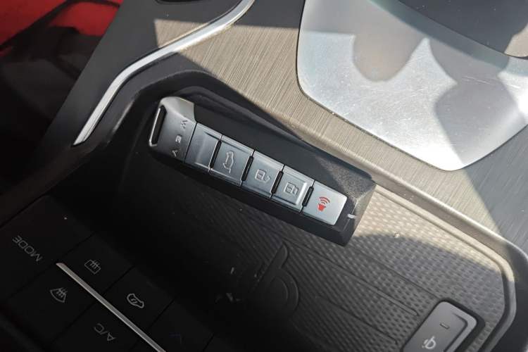 Used Wey VV6 2020 2.0T Two-Wheel Drive Smart Enjoyment+
