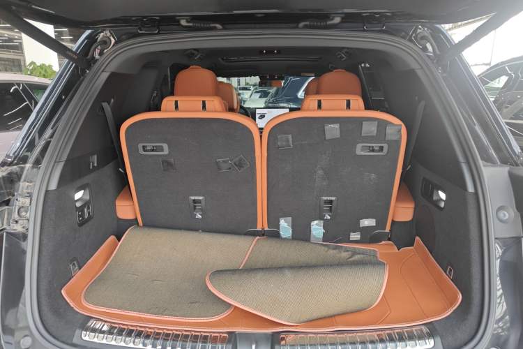 Used Li Auto L8 2023 Pro Model Trunk