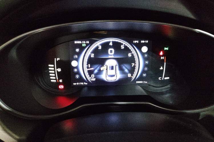 Used Geely Auto Emgrand X7 Sport 2018 1.8TD Automatic All-Wheel-Drive ZhiZun Model with 4G Connectivity Instrument Cluster