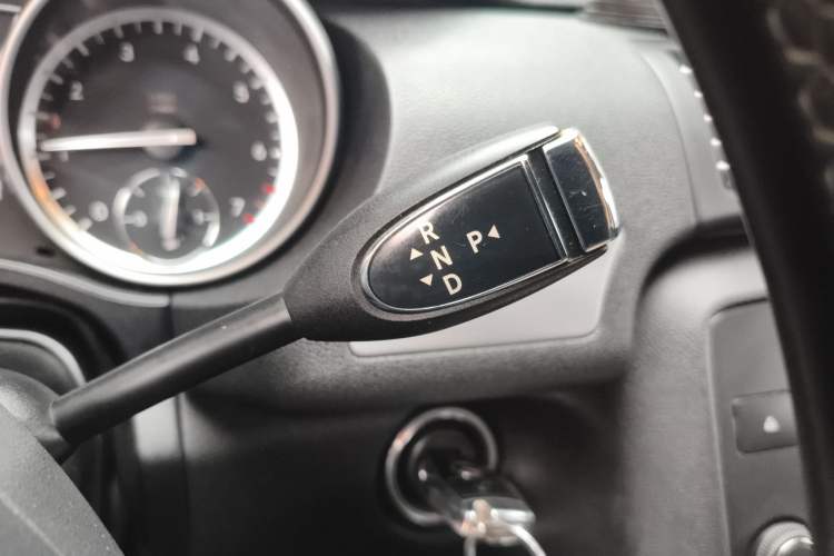 Used Mercedes-Benz R-Class 2014 R 320 4MATIC Business Model Gear Lever