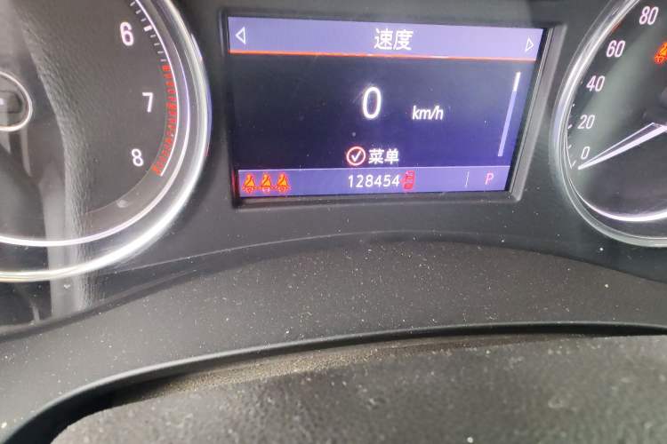 Used Buick LaCrosse 2019 28T Luxury Version Odometer Close Up