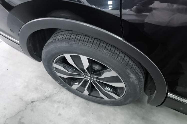 Used Volkswagen Tiguan L 2023 330TSI Automatic Two-Wheel Drive R-Line Flagship Edition Right Rear Wheel Hub