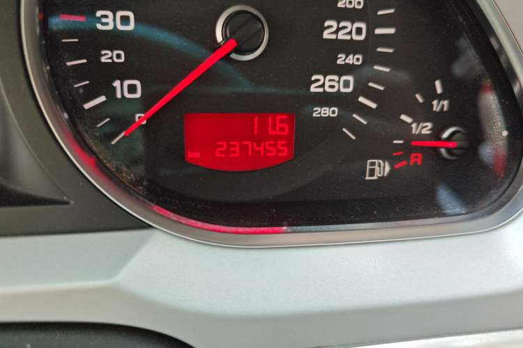 Used Audi A6L 2011 2.0 TFSI Automatic Standard Edition Odometer Close Up