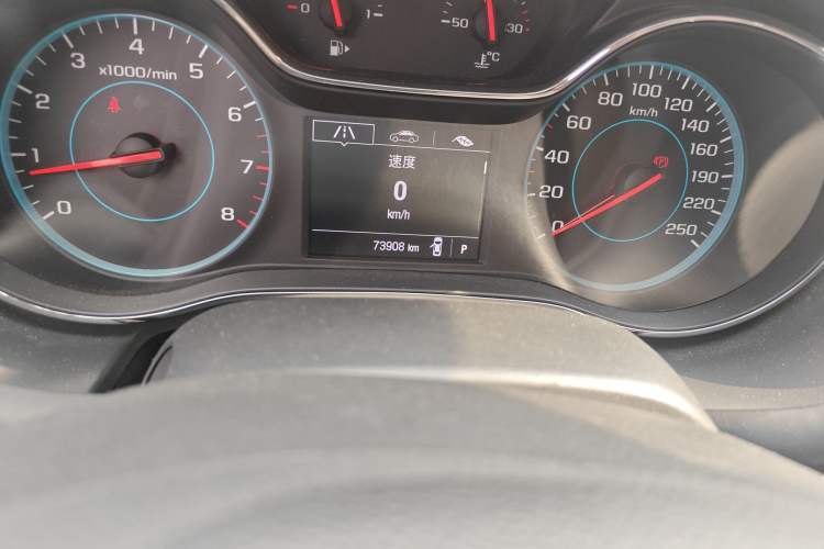 Used Chevrolet Cruze 2015 1.5L Automatic Luxury Edition Odometer Close Up