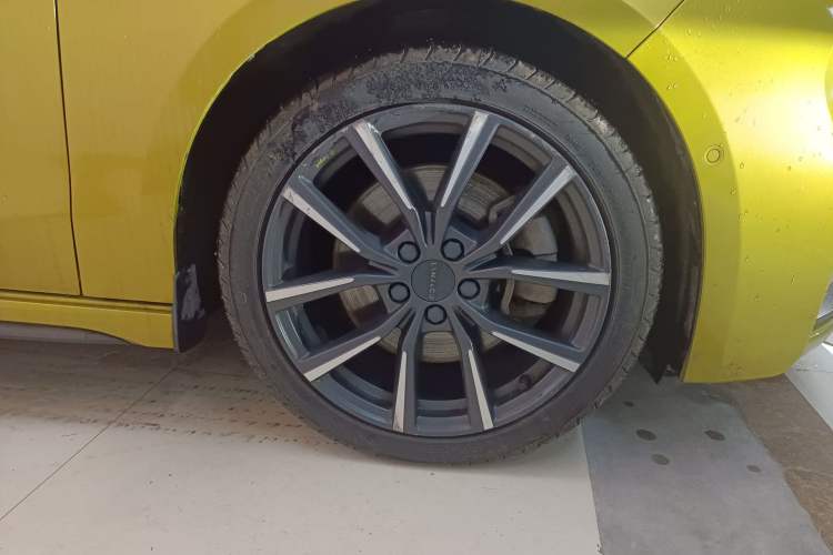 Used Lynk & Co 03 2019 03+ 2.0TD Automatic Wind-Chasing Edition Right Front Wheel Hub