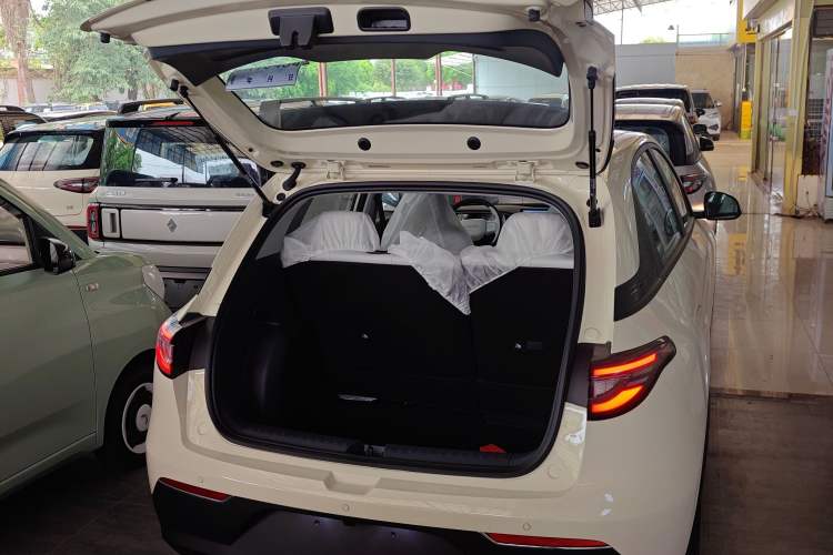 Used Geely Galaxy Geome 2026 Model 310km Youth Edition Trunk