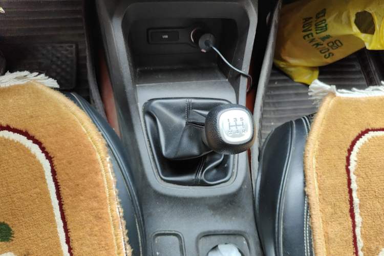 Used Wuling Hongguang 2018 1.5L S Comfort Model L2B Gear Lever