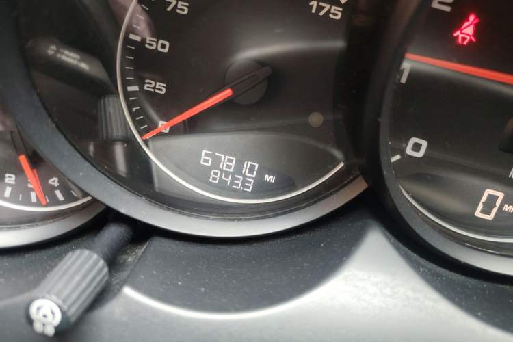 Used Porsche Cayenne 2013 3.6L automatic transmission U.S. specification Odometer Close Up