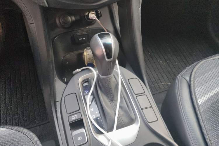 Used Hyundai Santa Fe 2015 2.0T Automatic All-Wheel Drive Smart Version 5 Seats