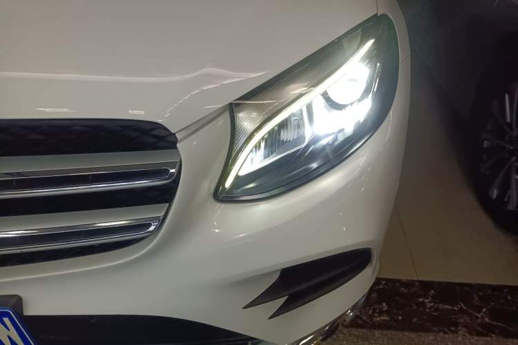 Used Mercedes-Benz GLC 2018 Facelift GLC 260 4MATIC Luxury Edition
