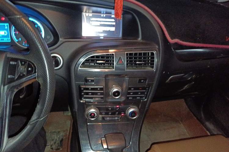 Used Brilliance V5 2016 1.5T Automatic Two-Wheel Drive Smart Version Audio And AC Panel