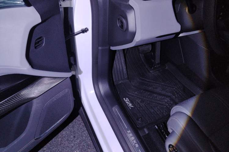 Used Zeekr 7X 2025 100 kWh Long-Range Rear-Wheel Drive with Intelligent Driving Features Driver Seat