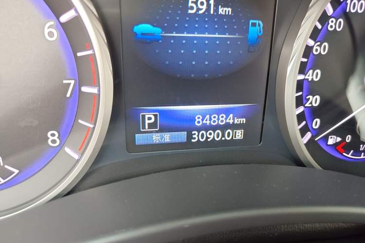 Used Infiniti Q50L 2016 2.0T Comfort Edition Odometer Close Up