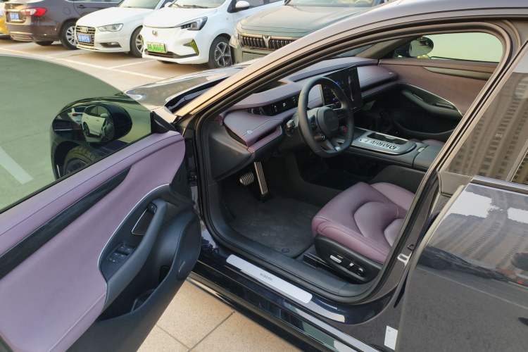Used Xiaomi Auto SU7 2024 Four-Wheel Drive Ultra-Long Range Advanced Intelligent Driving Max Edition
