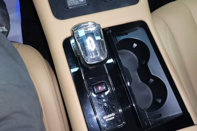 Used Hima AITO M7 2024 1.5T Rear-Drive Plus Version 5 Seats Gear Lever