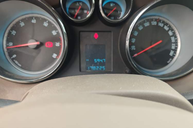 Used Buick GT 2010 GT 1.6L Manual Entry-Level Model Odometer Close Up